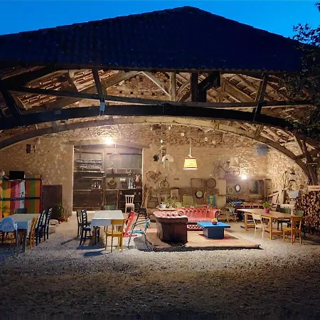 Les Escaliers De La Combe Guest house